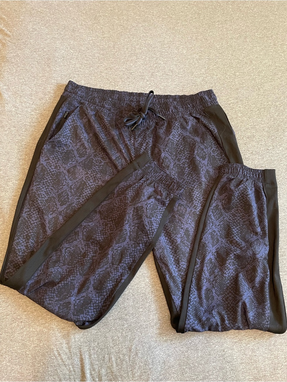 Woman’s Athleta Brooklyn Jogger Blue Python Print Athletic Pants